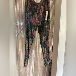Nicole Miller NWT floral joggers.